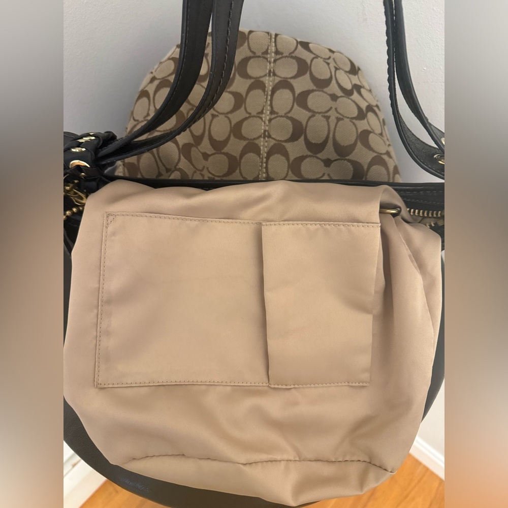 Coach Bleecker Signature Hobo Bag. 2007 - Picture 4 of 16